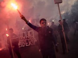 Selbstjustiz in Italien: Rechtsextreme Jugendliche jagen Migranten und fordern Remigration