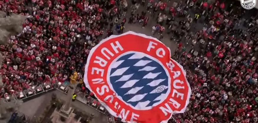 1860-Fans sabotieren Bayern-Party am Rathaus mit Hurensöhne-Plakat
