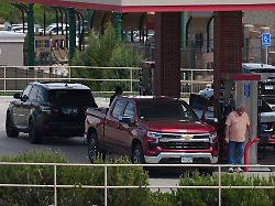 Trump hat ein Problem : Benzinpreisschock kostet US-Autofahrer Milliarden Dollar