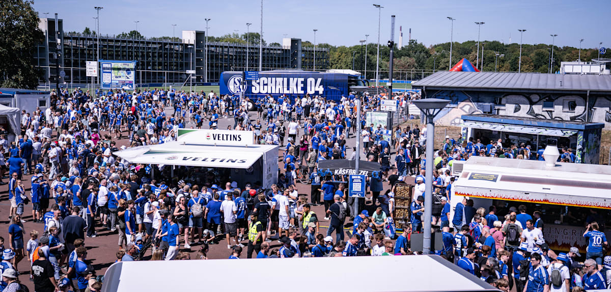 Schalke 04 und andere Bundesligaklubs im Testspiel-Einsatz